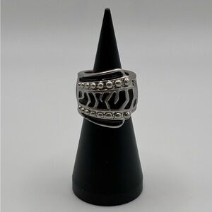 Black Enamel Silver-Tone Statement Ring Size 6.5–7